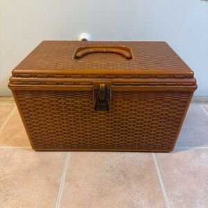 Vintage Sewing Box Wilson Plastic Wil-Hold Basket Weave - 2 Trays -COMPLETE-